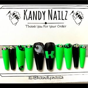 “Kawi Girl” 💚 Hand Painted Press-On Nails